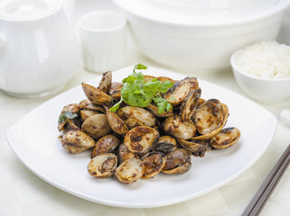 Stir fried clams served with rice