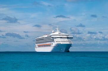 Fototapeta na wymiar Caribbean Drifting Cruise Ship And A Cloudy Sky