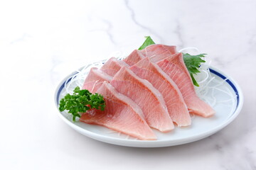 よく脂がのったブリの刺身