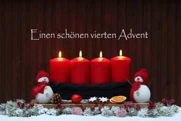Fotoserie für die Adventszeit: Vierter Advent mit roten Kerzen lustigen Schneemännern und...