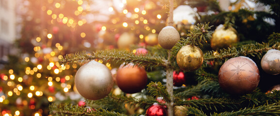 Obraz na płótnie Canvas Banner photo gold and red ball decorated christmas tree pine on blurred background bokeh sun light