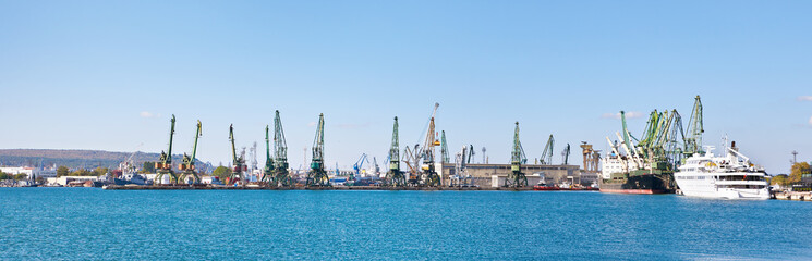 Fototapeta na wymiar Port, cranes and ship
