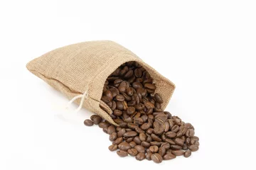 Tuinposter grains de café torréfié dans un sac en toile de jute © ALF photo