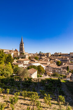 France, Nouvelle-Aquitaine, Saint-Emilion, View of historic town with monolithic church in background