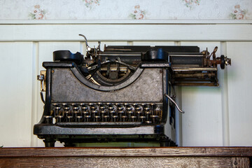 Fototapeta na wymiar vintage typewriter stands on a wooden nightstand