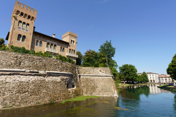 Fototapeta na wymiar Historic buildings of Treviso