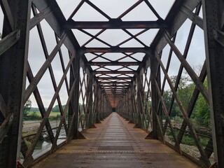 Pont en métal ancienne voie ferrée