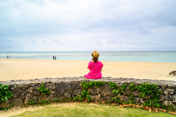 海と女性