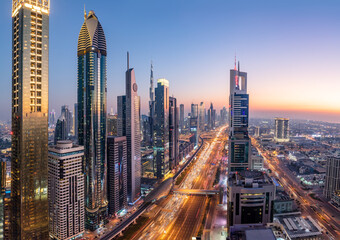 Wolkenkrabbers stad hoogbouw zakelijke gebouwen in het centrum van Dubai