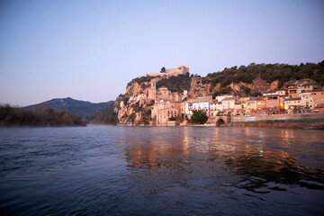 Obraz premium Miravet in Tarragona, Catalonia, Spain. Panoramic during sunrise on the Ebro river.