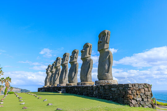 モアイ像 モアイ像／イースター島 - チリ 世界遺産の旅【HIS】