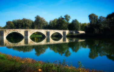 Fototapeta na wymiar famous bridge of Ponte Buriano, crossing River Arno near Arezzo, Tuscany, Italy