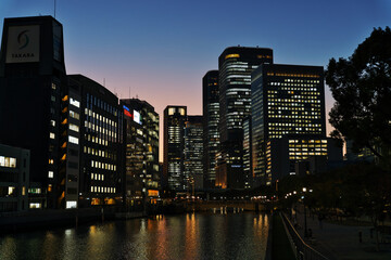 Fototapeta na wymiar 大阪中之島ビル群の夕景