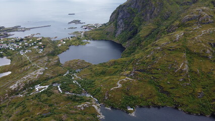 Fototapeta na wymiar Lofoten Wasserfälle und Fjorde