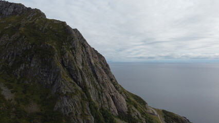 Fototapeta premium Lofoten Wasserfälle und Fjorde