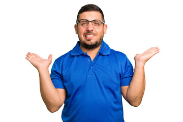 Young caucasian man isolated confused and doubtful shrugging shoulders to hold a copy space.