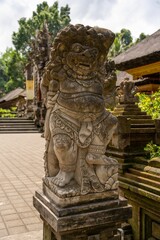 Fototapeta premium Vertical closeup of ancient statue in a temple in Bali, Indonesia