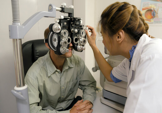 Eye exam, ophthalmologist, eye health.