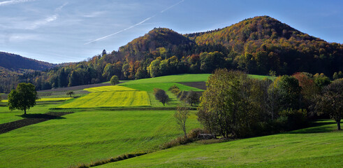Fototapeta na wymiar Herbstlandschaft; Blick auf den Hirschkopf, Schwäbische Alb