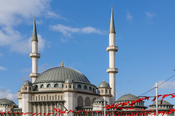 Fototapeta na wymiar a beautiful mosque in a dark cloudy weather in Istanbul