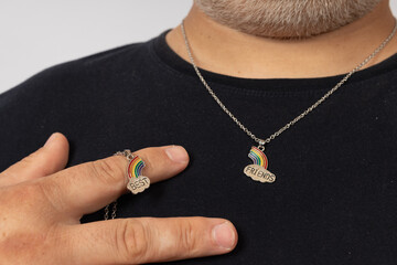rainbow pendant with the inscription best friends as a gift to a friend