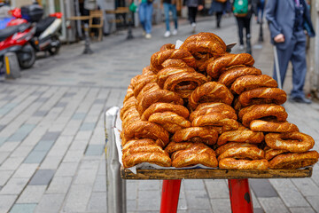 Turkish bagels simit on bagel tray. Istanbul - obrazy, fototapety, plakaty
