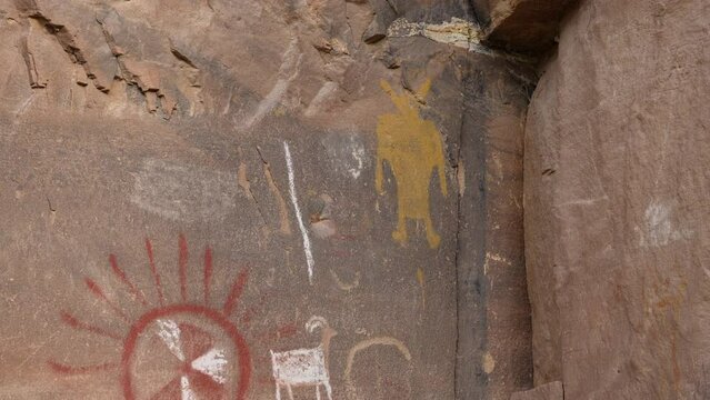 Painted Rock Art in Nine Mile Canyon Utah, pictograph.