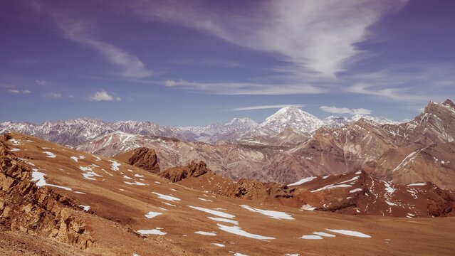 Amazing shot of the peaks of the Cordillera de los Andes in Mendoza, Argentina