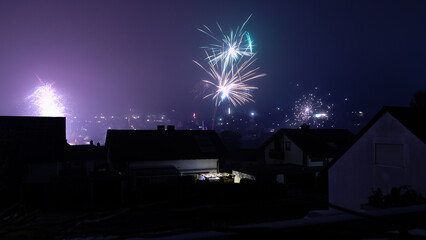 Feuerwerk an Silvester in kleinem Dorf in Baden-Württemberg Deutschland