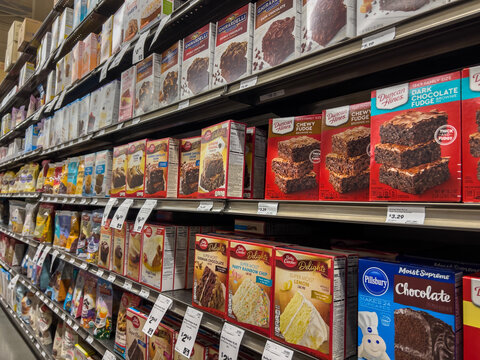 Mill Creek, WA USA - Circa October 2022: Angled, Selective Focus On Boxed Baking Good Products For Sale Inside A Town And Country Market.