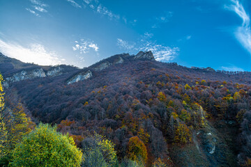 Autunno in Valle Gesso: tripudio di colori, vette, laghi, cascate e flora alpina