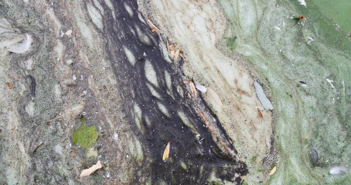 Texture abstraite, ondulation sur surface d'eau