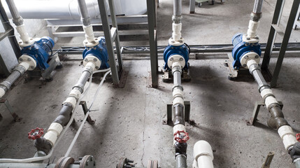 Obraz premium Pipe line and water pump control circulation in the chiller industry.