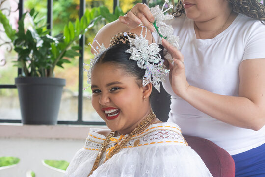 Tembleques, garments, parts of the typical clothing of Panama	