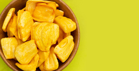 Jackfruit chips on gren background.