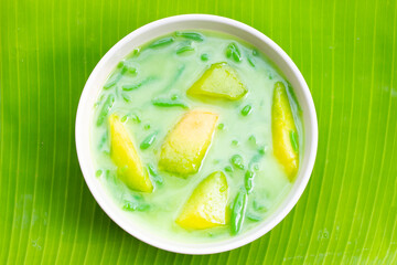 Rice flour pandan flavor with melon in coconut milk