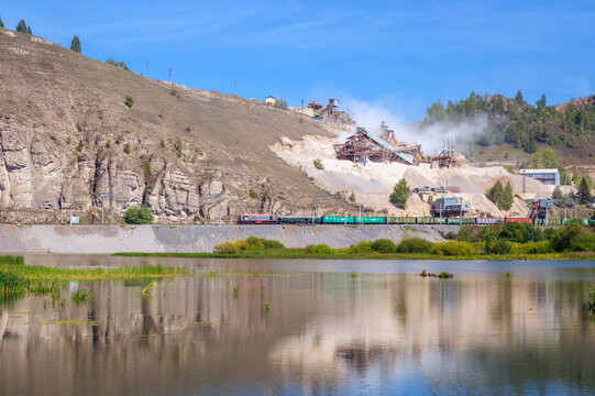 Open mining and processing plant for the extraction of crushed stone, sand and gravel for use in the road and construction industry in the city of Minyar, Chelyabinsk Region