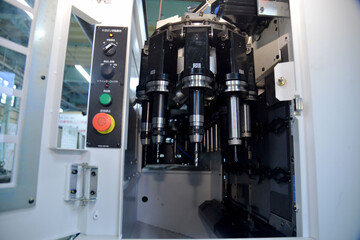 最新の工作機械