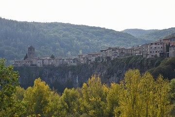 Fototapeta na wymiar Castellfollit de la Roca, pueblo con encanto en la Garrotxa 