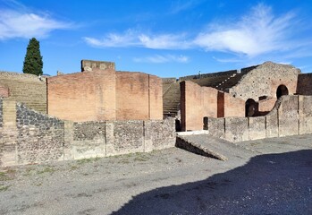 Pompei - Scorcio del Teatro Grande dalla scalinata del Foro Triangolare