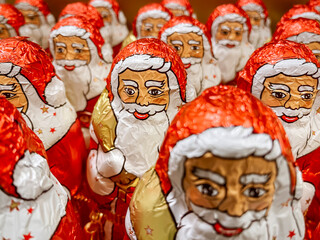 Schokoladen Nikolaus im Regal