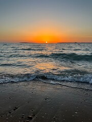 Fototapeta na wymiar beautiful orange sunset at the sea