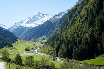 Fototapeta na wymiar Panorama im Hollersbachtal in Österreich - Hohe Tauern