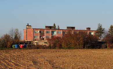 Bloki mieszkalne w wschodniej Polsce, przy granicy z Ukrainą. - obrazy, fototapety, plakaty