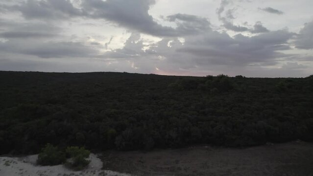 Sonnenaufgang hinter dem Berg - Drohne -DJI Air 2s - D-Log
