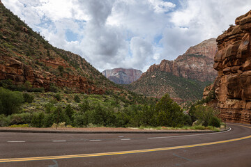 Tourist route via the highway to the Zion national park in Utah, with beautiful views of the mountains and vegetation, USA