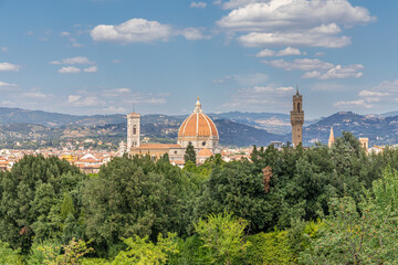 Panorama sur le Duomo et le Palazzo Vecchio, depuis le Giardino di Boboli, à Florence, Italie