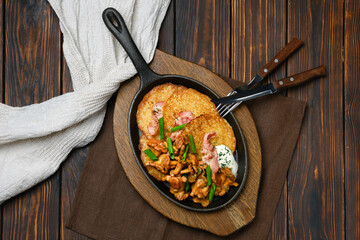 Potato pancakes with chanterelles and pork