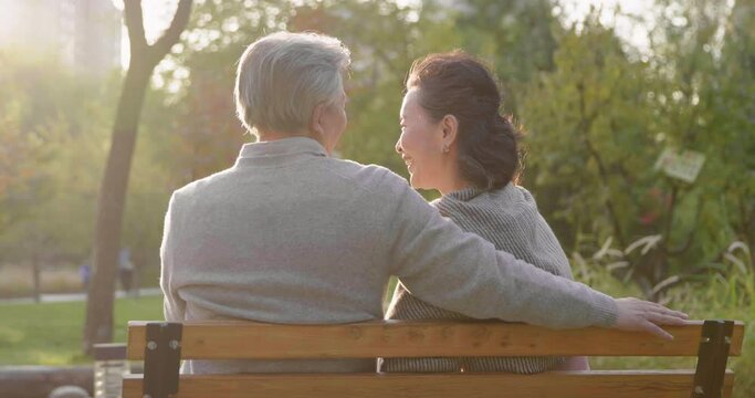 Cheerful senior Chinese couple relaxing in the park,4K