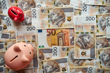 świnka skarbonka , 50 euro ,banknoty 200 złotowe 